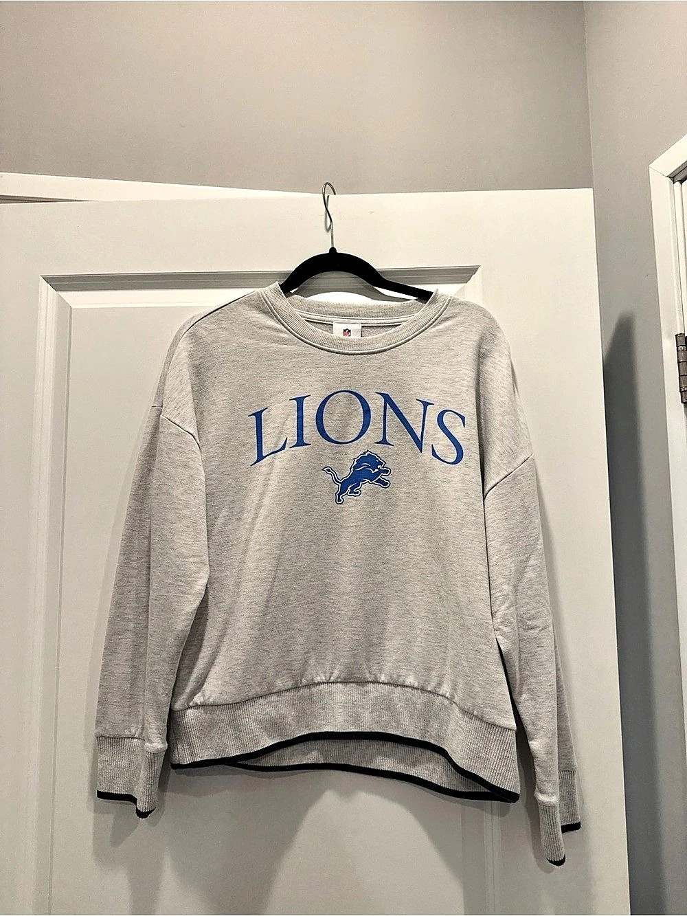 NFL Team Apparel Detroit Lions Women's crew Sweatshirt Gray